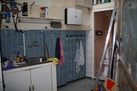 ( VERKOCHT ) Te renoveren rijwoning met 2 SLPK te Gent 