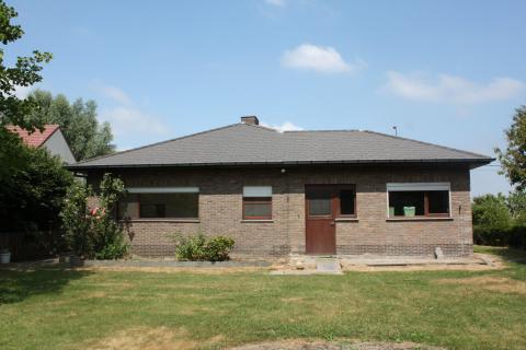 ( ALREEDS IN OPTIE ) Instapklare bungalow op unieke locatie te Heusden 