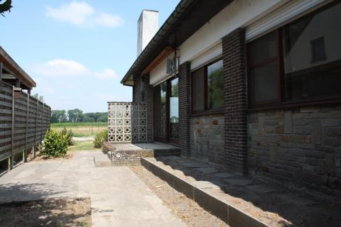 ( ALREEDS IN OPTIE ) Instapklare bungalow op unieke locatie te Heusden 