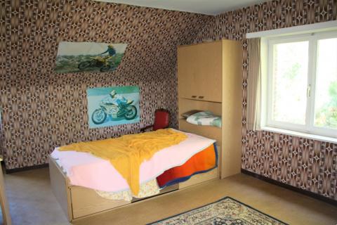 ( OPTIE ) Op te frissen villa met prachtige stukken grond 