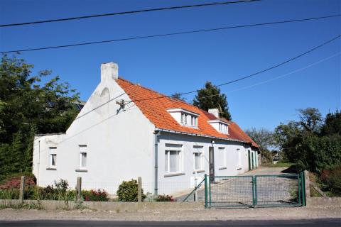 ( IN OPTIE ) Te renoveren woning met stuk grond