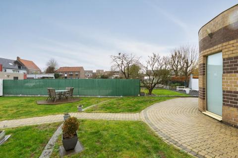 ( IN OPTIE ) Gezellige instapklare woning met leuke tuin te Burst