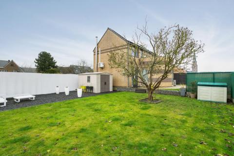( IN OPTIE ) Gezellige instapklare woning met leuke tuin te Burst