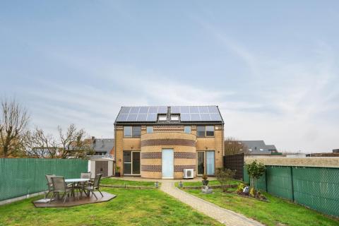 ( IN OPTIE ) Gezellige instapklare woning met leuke tuin te Burst