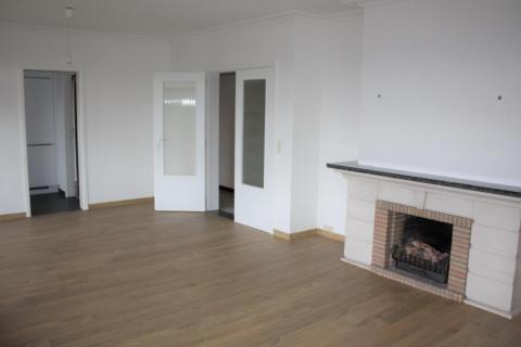 Ruim vernieuwd 2 slpk appartement te Sint-Amandsberg