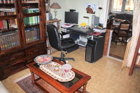 ( IN OPTIE ) Te renoveren HOB met 2 slaapkamers