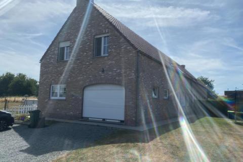 Ruime halfopen bebouwing te Wetteren met leuke tuin