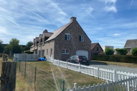 Ruime halfopen bebouwing te Wetteren met leuke tuin