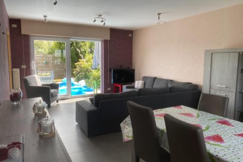 Ruime halfopen bebouwing te Wetteren met leuke tuin