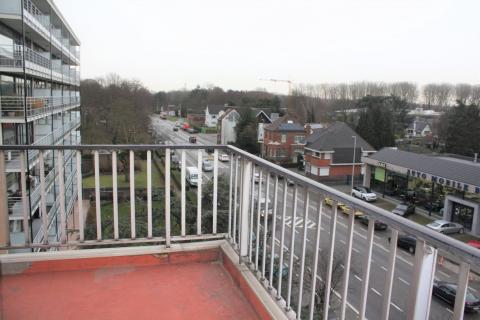 Ruim vernieuwd 2 slpk appartement te Sint-Amandsberg
