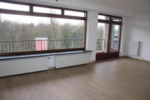 Ruim vernieuwd 2 slpk appartement te Sint-Amandsberg