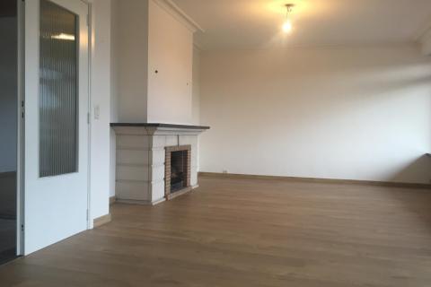 Ruim vernieuwd 2 slpk appartement te Sint-Amandsberg