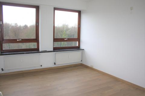 Ruim vernieuwd 2 slpk appartement te Sint-Amandsberg