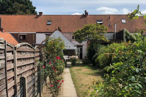 Landelijk gelegen sympathieke rijwoning.