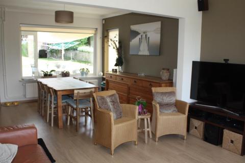 Gezellige 4 slpk woning met fraaie tuin te Scheldewindeke 