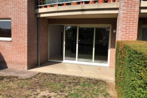 Lichtrijk 2-slaapkamer appartement met terras op het gelijklvoers