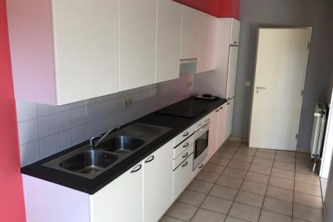 Lichtrijk 2-slaapkamer appartement met terras op het gelijklvoers