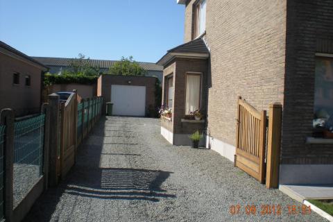 Halfopen bebouwing met tuin te huur