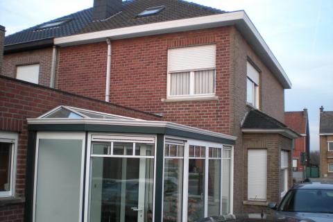 Halfopen bebouwing met tuin te huur