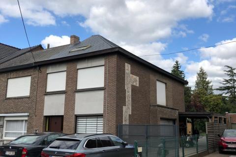 Charmante half open bebouwing in leefstraat