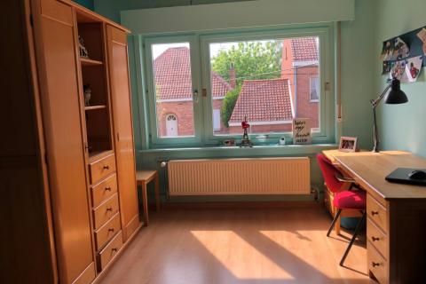 Charmante half open bebouwing in leefstraat