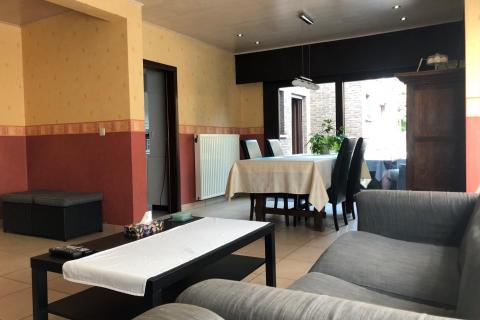 Charmante half open bebouwing in leefstraat