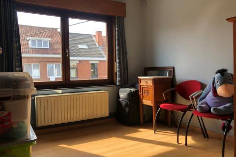 Charmante half open bebouwing in leefstraat