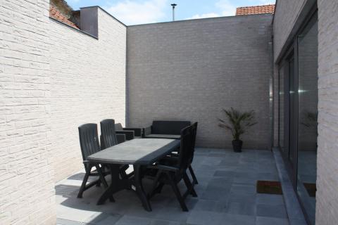 Halfopen bebouwing met 3 SLPK en garage te huur