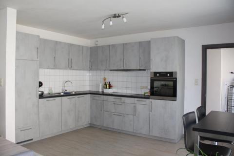 Halfopen bebouwing met 3 SLPK en garage te huur