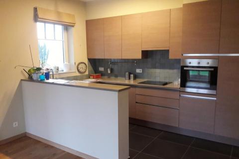 Ruim GLV appartement te Merelbeke met tuin en garage