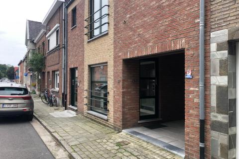 Gelijkvloers appartement met 2 SPLK en garage