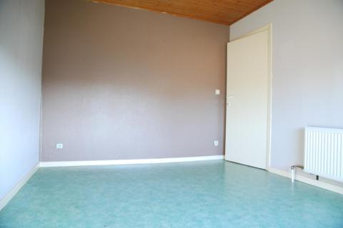 Half open bebouwing met grote binnenkoer en garage