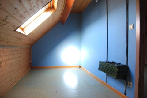 Half open bebouwing met grote binnenkoer en garage
