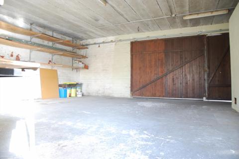 Half open bebouwing met grote binnenkoer en garage