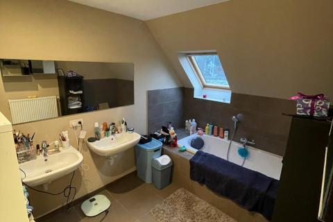 Bel-etage met 2 slaapkamers en garage te Melle