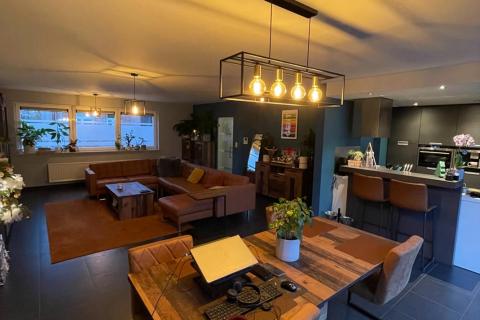 Bel-etage met 2 slaapkamers en garage te Melle