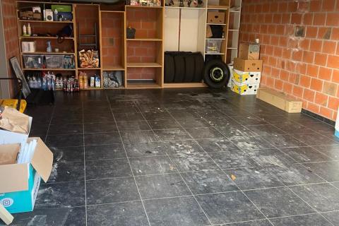 Bel-etage met 2 slaapkamers en garage te Melle