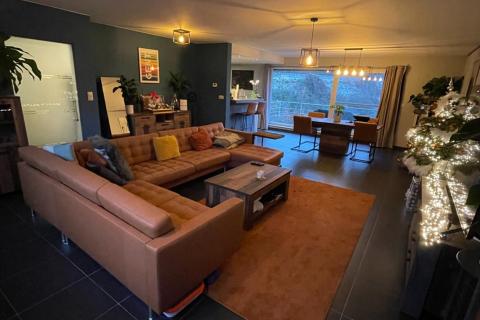 Bel-etage met 2 slaapkamers en garage te Melle