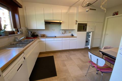 Gelijkvloers appartement met privé-terras in woonpark