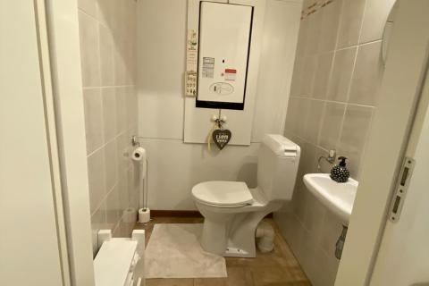 Gelijkvloers appartement met privé-terras in woonpark