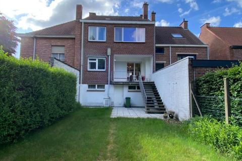 Te moderniseren bel-étage woning te Melle