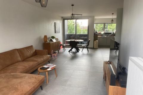 Nieuwbouwappartement op het eerste verdiep met 2 slaapkamers en terras.