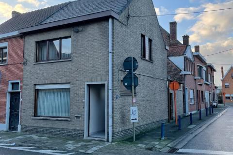 Te renoveren hoekwoning in Merelbeke