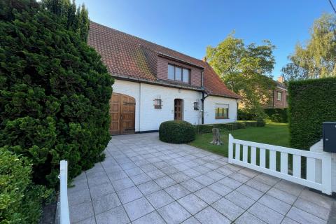 Ruime villa met 3 slaapkamers in Melle, open bebouwing, perceeloppervlakte 617.00
