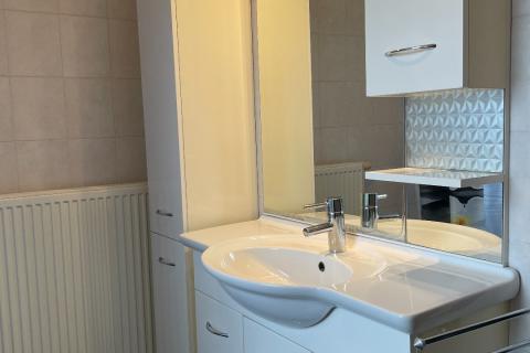 Mooi dakappartement met 2 slaapkamers, garage en parkeerplaats in Wetteren ten Ede - bewoonbare oppervlakte 80.00m², EPC 164.00, energielabel B