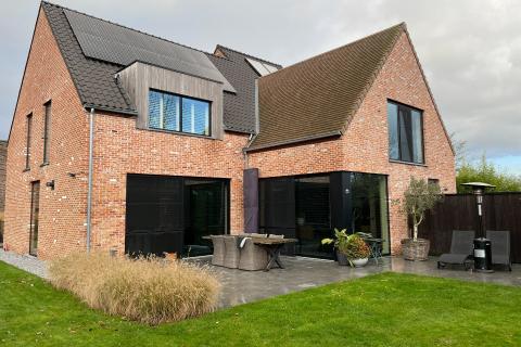 Nieuwbouw woning met tuin, terras en garage in Lochristi - 4 slaapkamers, 4 badkamers, EPC-waarde 72.00, energielabel A - perceeloppervlakte 809.00, bewoonbare 
