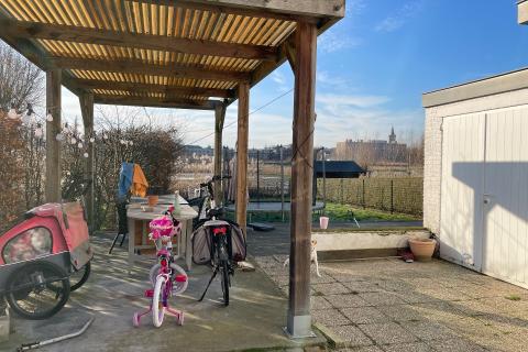Charmante open bebouwing met tuin en terras in Destelbergen, 2 slaapkamers en bureel, bouwjaar 1952, perceeloppervlakte 482m², bewoonbare oppervlakte 125m², ori
