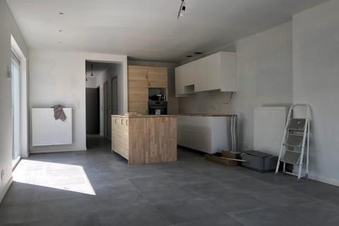 Mooie half open bebouwing met tuin en terras in Heusden, 3 slaapkamers, EPC-waarde 132.00, 2 parkeerplaatsen, perceeloppervlakte 222m², bewoonbare oppervlakte 1