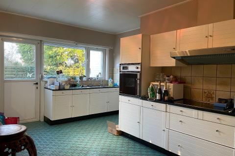 Ruime open bebouwing met tuin en garage in landelijke Laarne, perceeloppervlakte 880 m², bewoonbare oppervlakte 112m², oriëntatie tuin zuidwesten