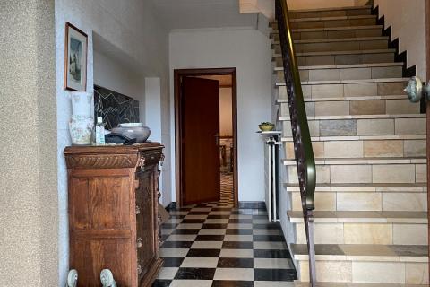 Ruime halfopen bebouwing met tuin, terras en garage in Melle - 3 slaapkamers -- perceeloppervlakte 528m² - bewoonbare oppervlakte 145m²